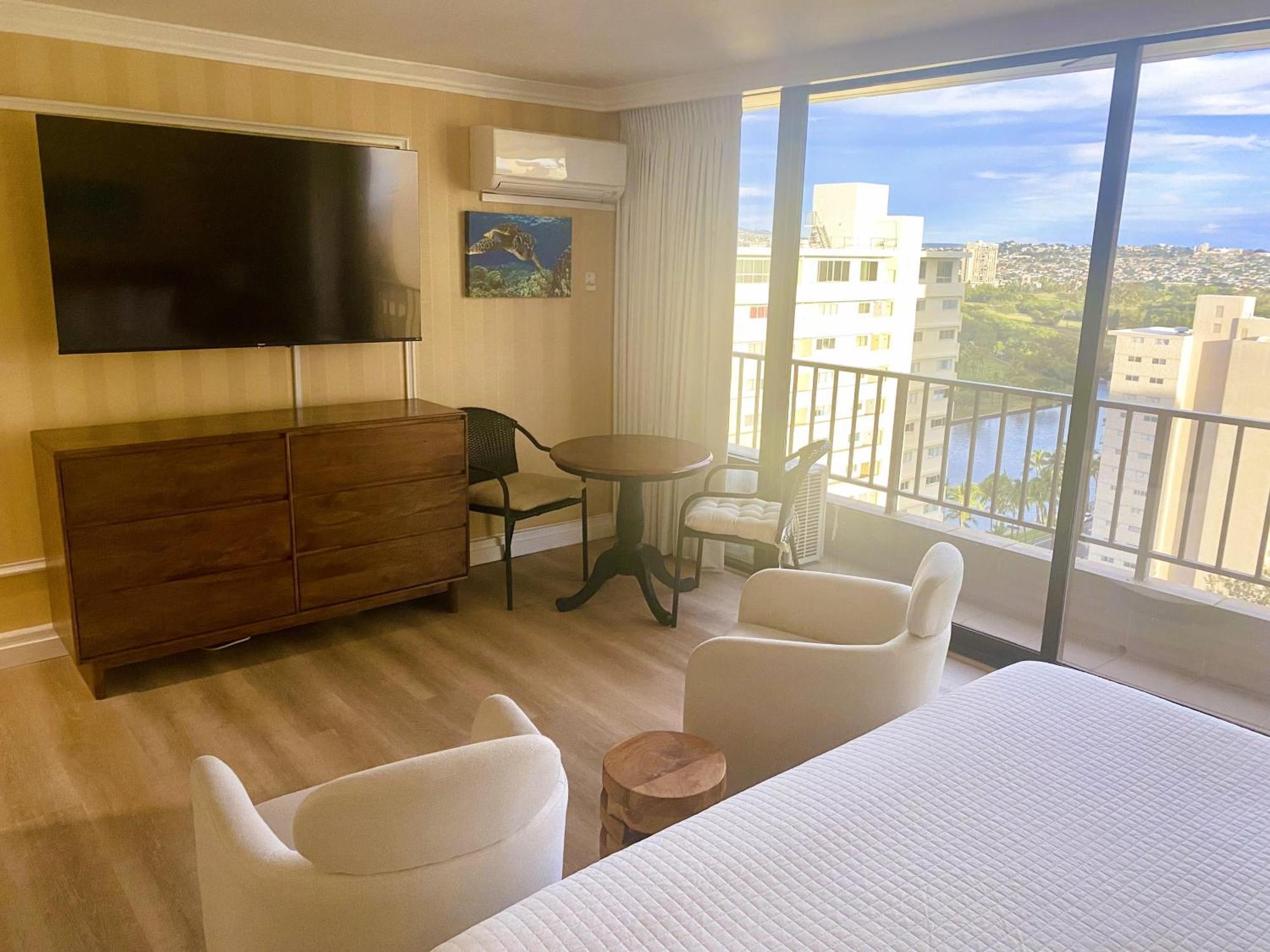 Brooks Vacations 4 Star Wyndham 2003 Waikiki Apartment Honolulu
